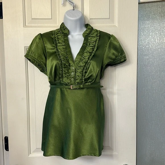 Silky green blouse. Size large - Picture 1 of 6